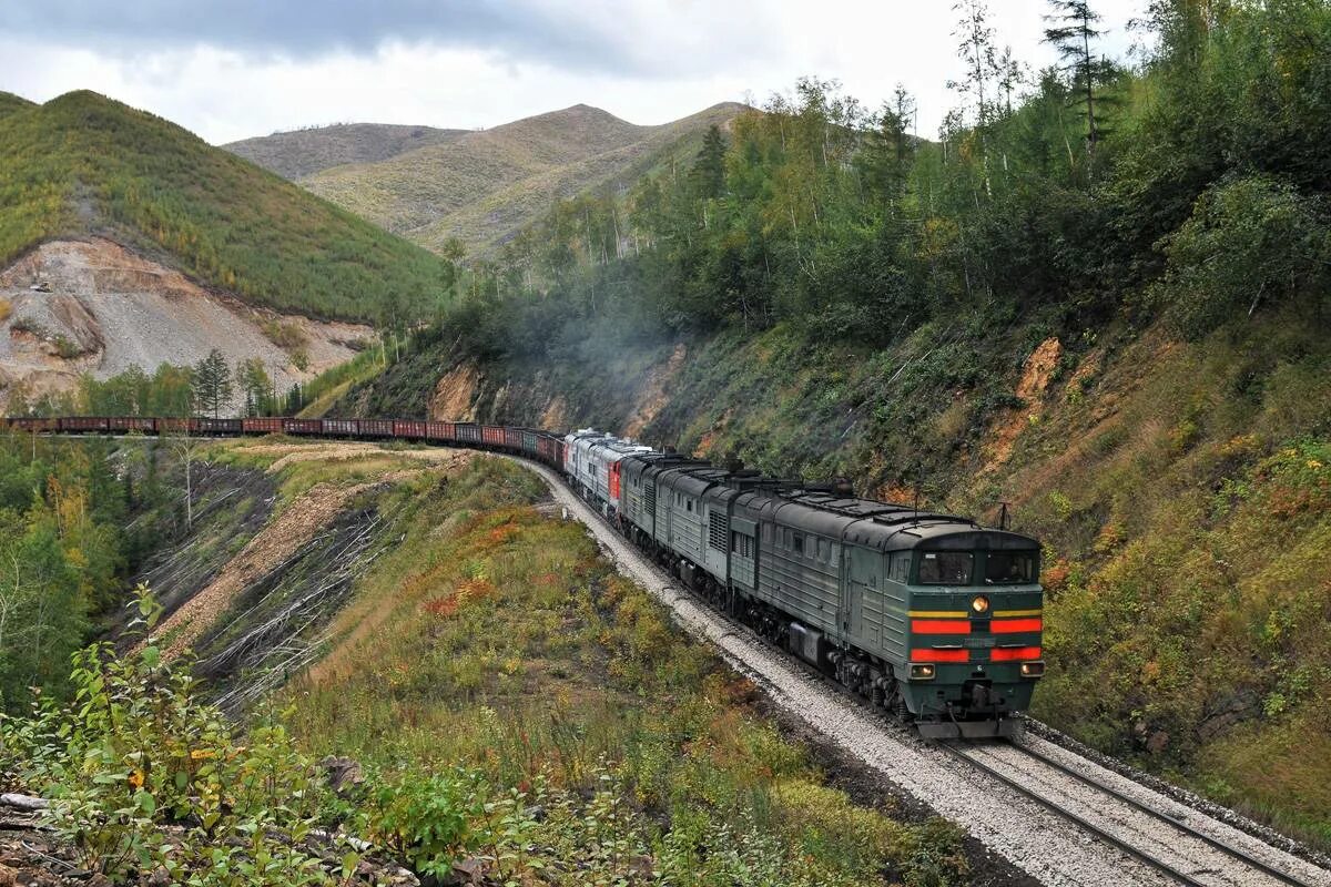 Железная дорога большие поезда. Хабаровский край Транссибирская магистраль\. Станция Высокогорная Дальневосточной железной дороги. РЖД Дальний Восток. Тепловоз Транссиб.