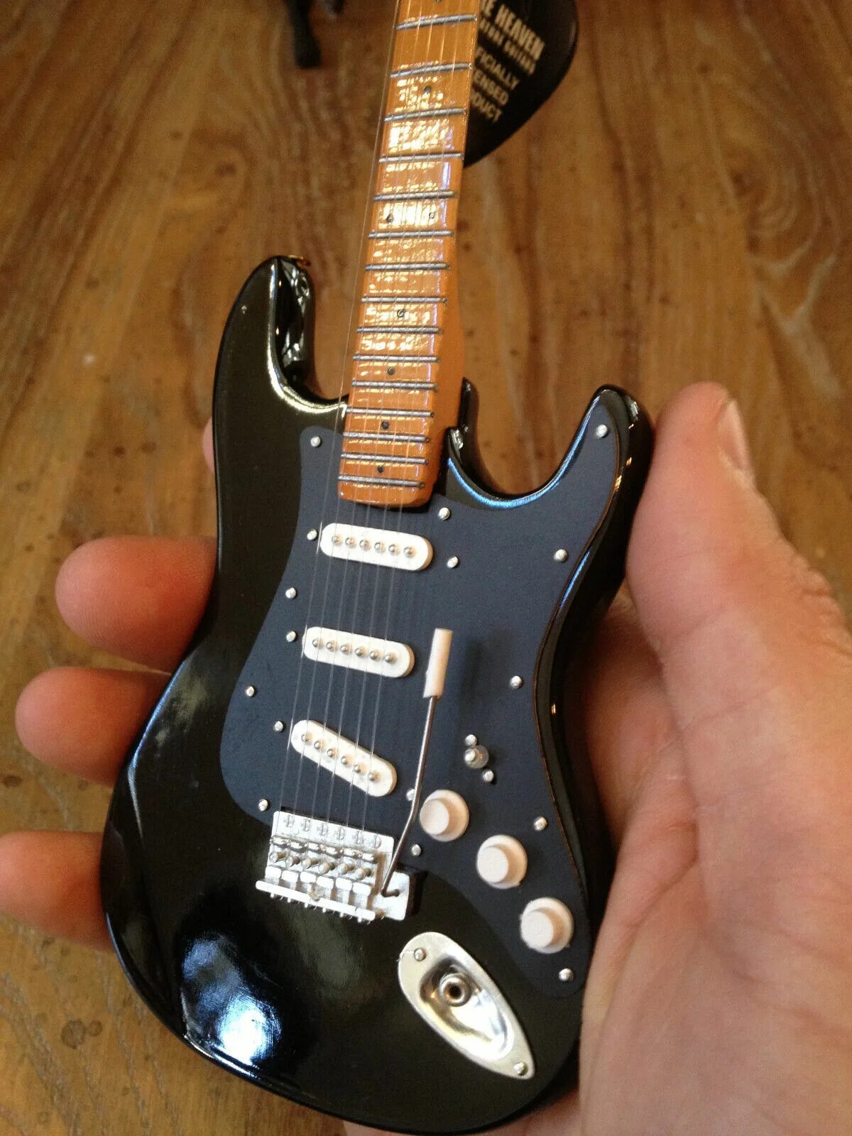 Fender black. Fender stratocaster черный. fender стратокастер черная. fender black strat палисандр david gilmore. david gilmour stratocaster.