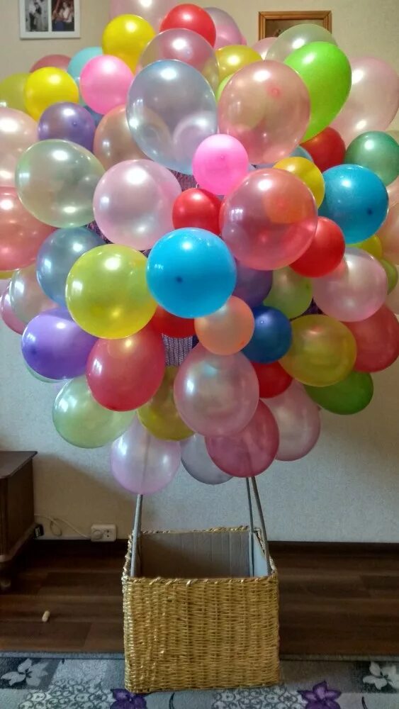 Как сделать корзину с шарами. Корзина с воздушными шарами. Воздушные шарики с корзиной. Корзины для воздушных шаров. Воздушный шар из воздушных шаров.