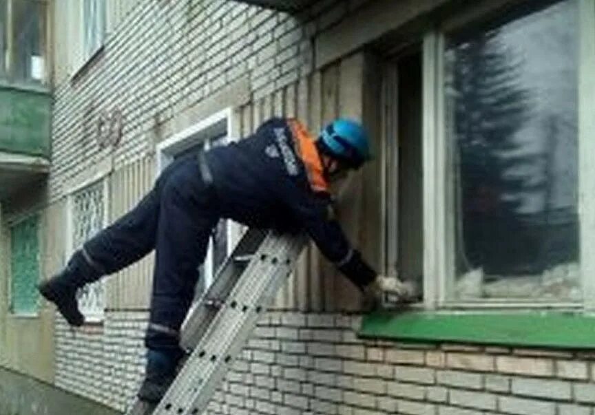 Спас со стены. Спас со стены. Спас со стены. Храм вооруженных сил мозаика спас нерукотворный. Спасение людей из завалов мчс россии.