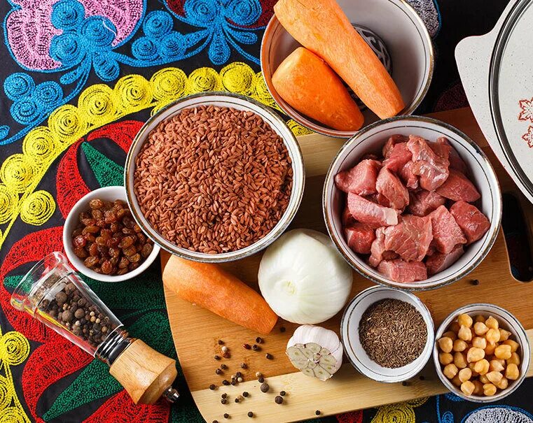 Набор продуктов для плова. Индигриенты для плова. Продукты для приготовления плова. Приготовление плова ингредиенты. Индигриенты для плова.