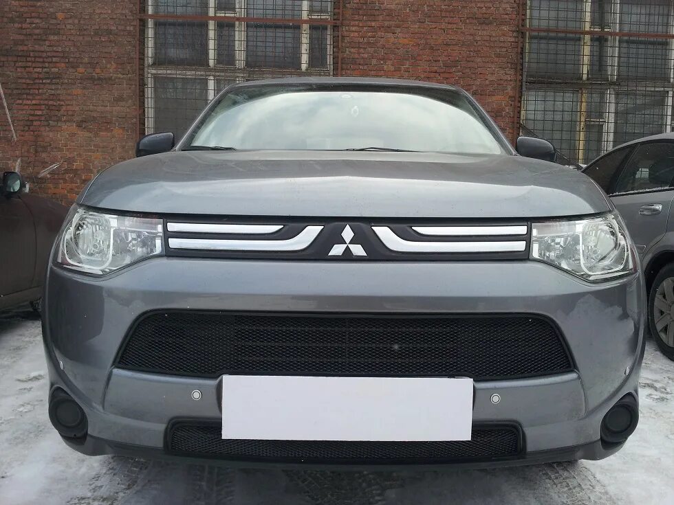 Защитная решетка на бампер. Решетка радиатора mitsubishi outlander 3g. решетка радиатора mitsubishi outlander 3. решетка митсубиси аутлендер 3. решетка радиатора митсубиси аутлендер 2013.
