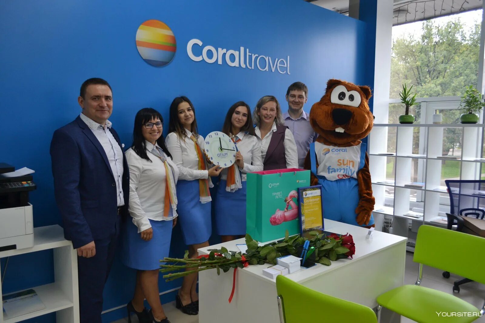 Компания coral. Корал Тревел туроператор. Coral Travel турагентство. Логотип компании Корал Тревел. Туристическая фирма “Coral Travel”..