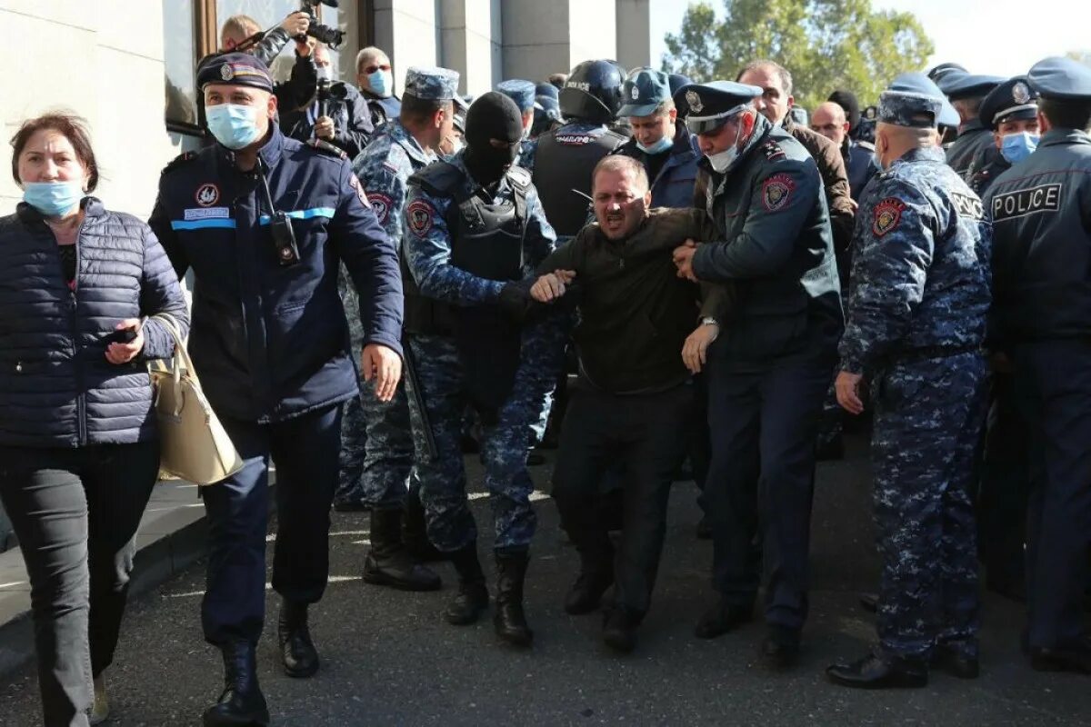 Полиция Армении. Полиция Армении на улице. Националисты в Киеве. Националистские движения на Украине. Новости азе сегодня свежие срочно