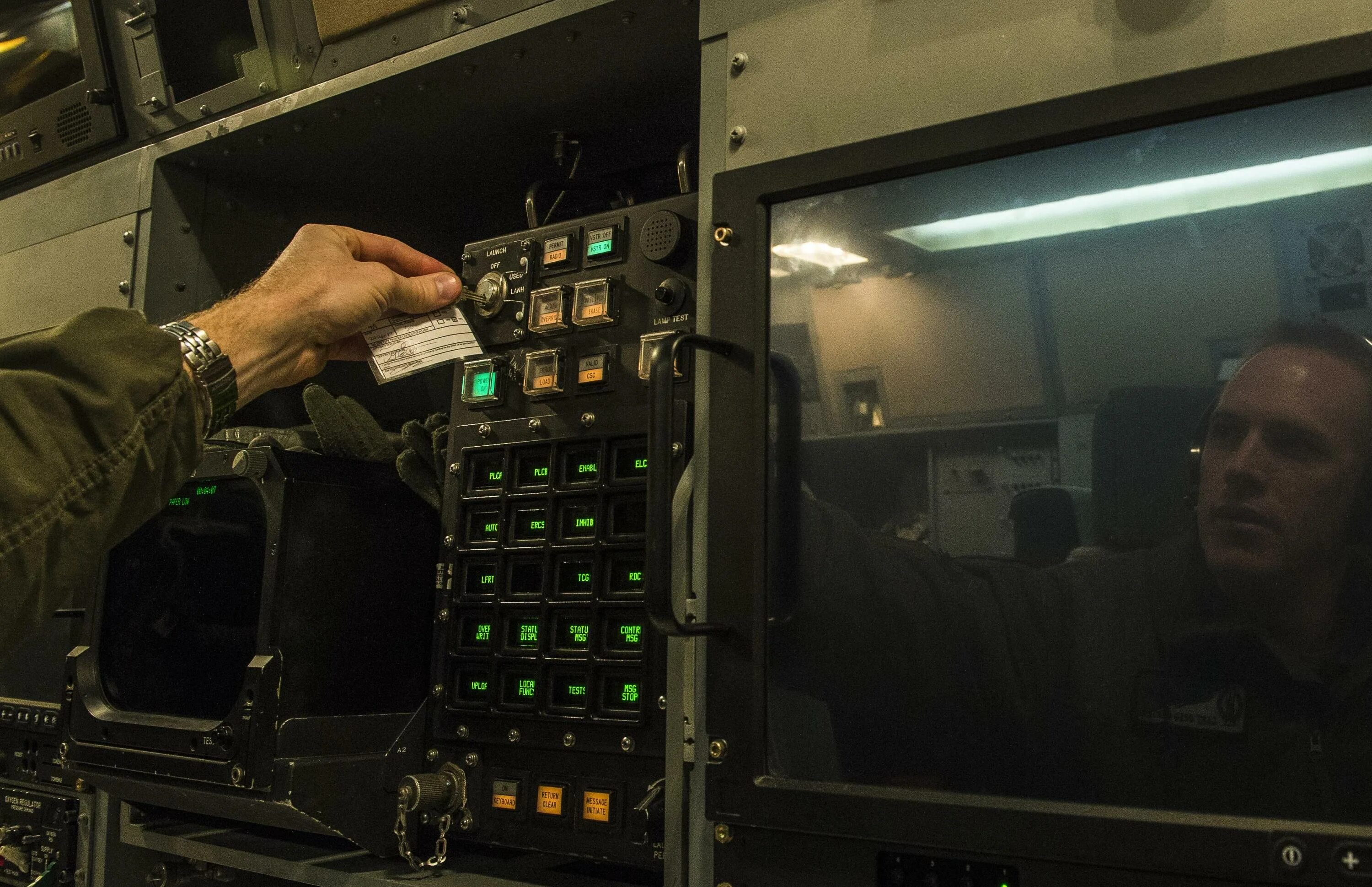 Launch command. Airborne command post. e-4a airborne command post. il-22 airborne command post.