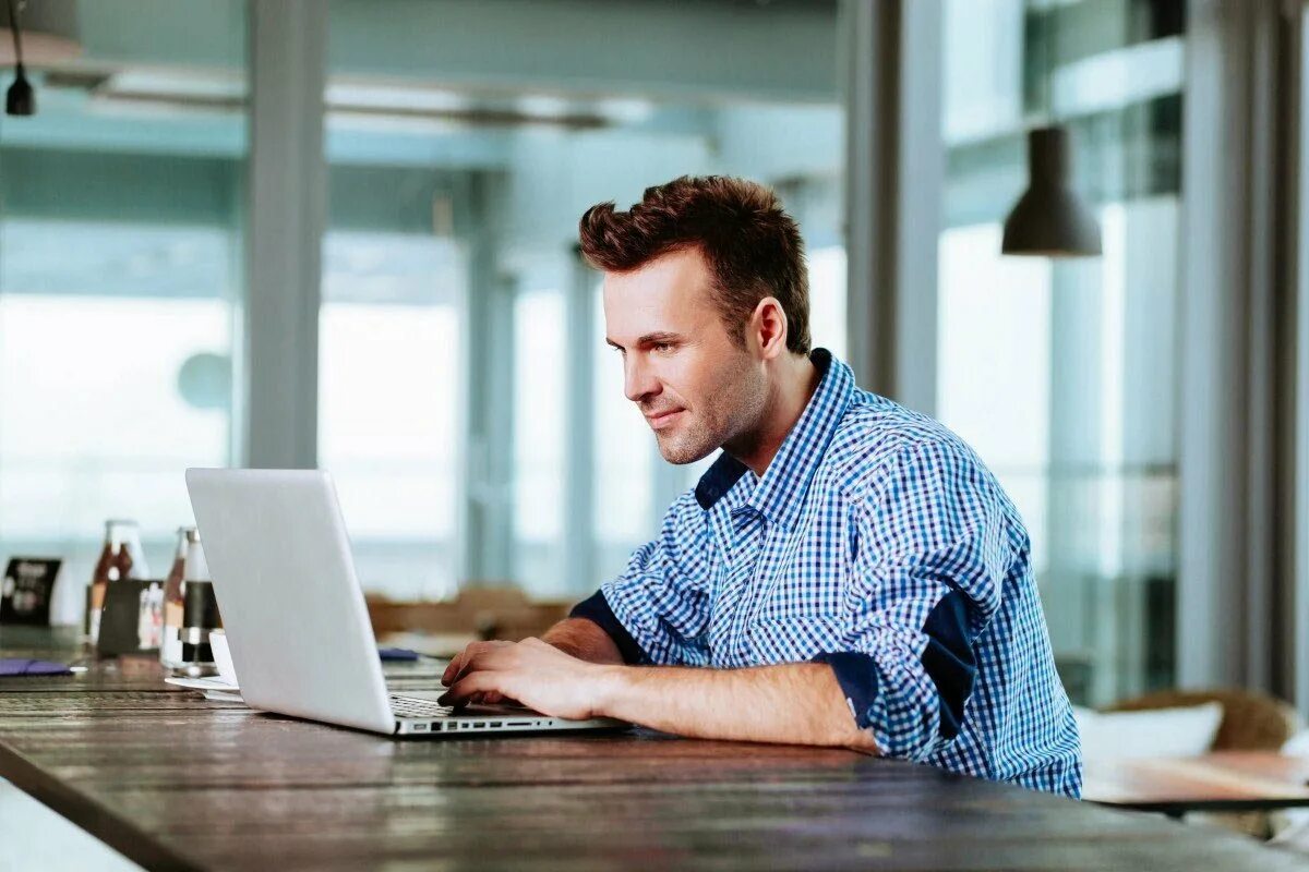 Статистика мужчин и женщин по профессиям. Профессии которые самые востребованные. Самые востребованные профессии 2020. Бухгалтер мужчина. Кем можно работать парню.