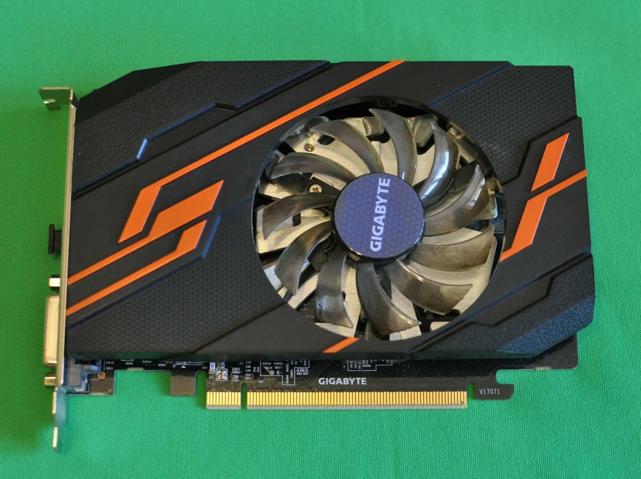 Gigabyte 1030 2gb gddr5. Видеокарта Gigabyte GEFORCE gt 1030 1290mhz PCI-E. Gtx1030 2g. Gt 1030 Gigabyte gddr5. Geforce gt 1030 oc 2gb