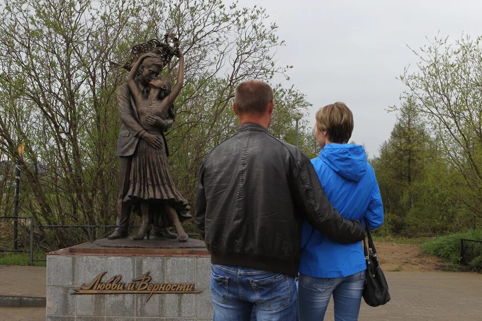 Памятники любви верности в омске