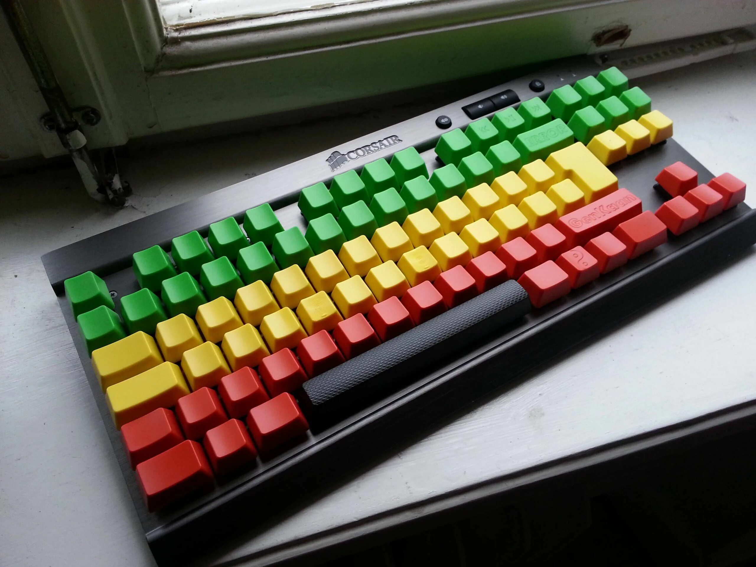 Покрасить клавиатуру. Разукрашенная клавиатура. Декорирование ноутбука. Разукрашенная клавиатура. Разукрашенная клавиатура.