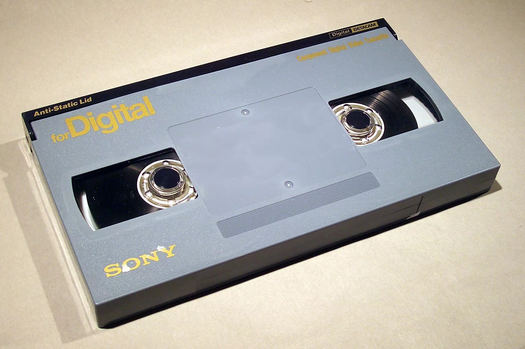 Цифровая кассета. Betacam SP кассеты. Digital Betacam кассета. Betacam и VHS кассеты. Кассета Betacam 180 минут.