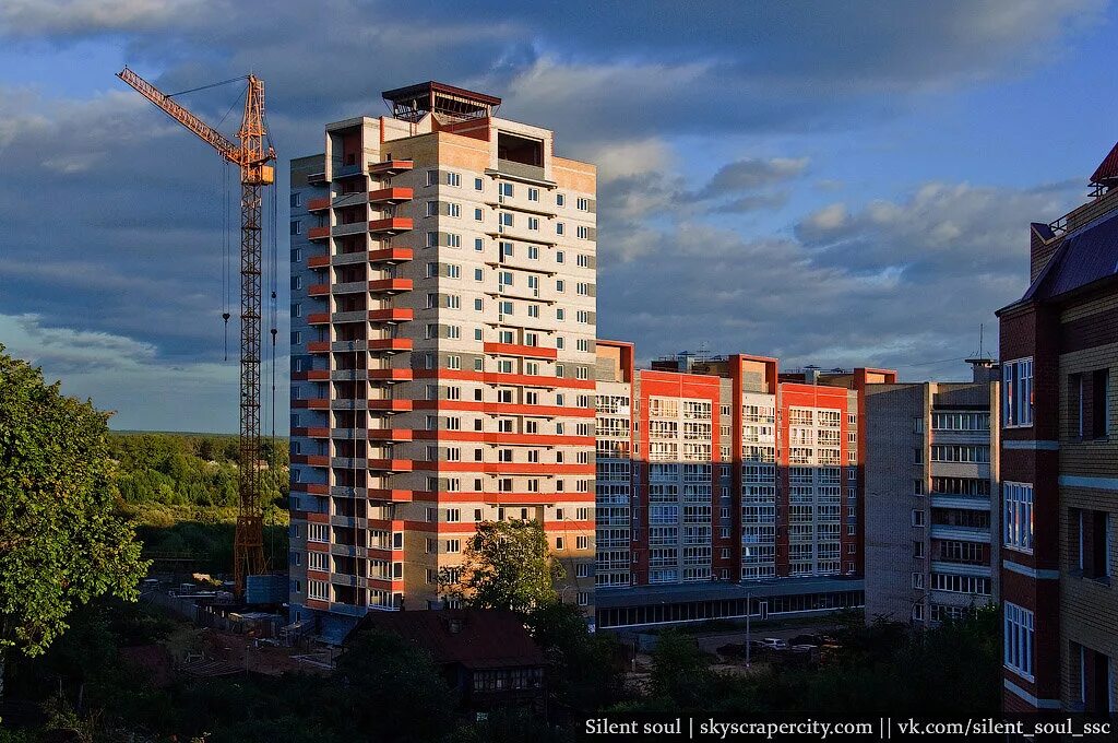Сколько домов в кирове. Сколько домов в кирове. Загородный дом киров. Алые паруса киров. Маклина 28 киров.