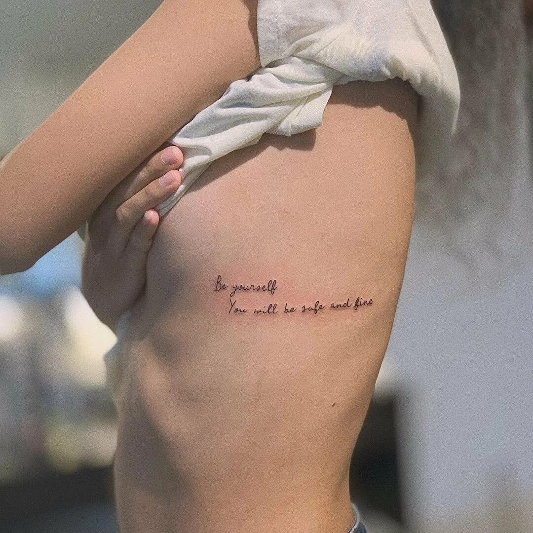 Love lives in my heart. I will always be alone фото. кошечка с сердечком картинки. котенок с сердцем. живи без сожалений на английском.