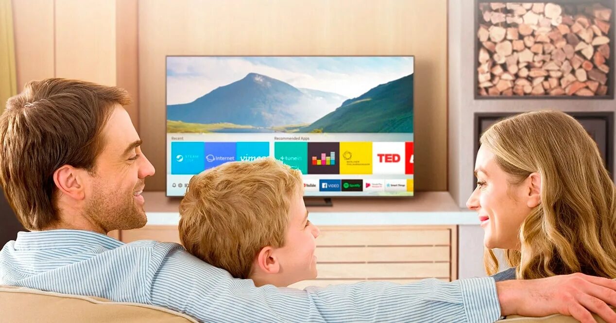 Что значит смарт тв. Smart TV реклама. Телевизор смарт реклама. Смарт ТВ креатив. Smart TV технология.