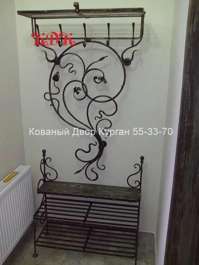 Кованая вешалка настенная для прихожей. Прихожая ковка. Шком кованая мебель. Кованые вешалки в прихожую. Вешалка из металла в прихожую.