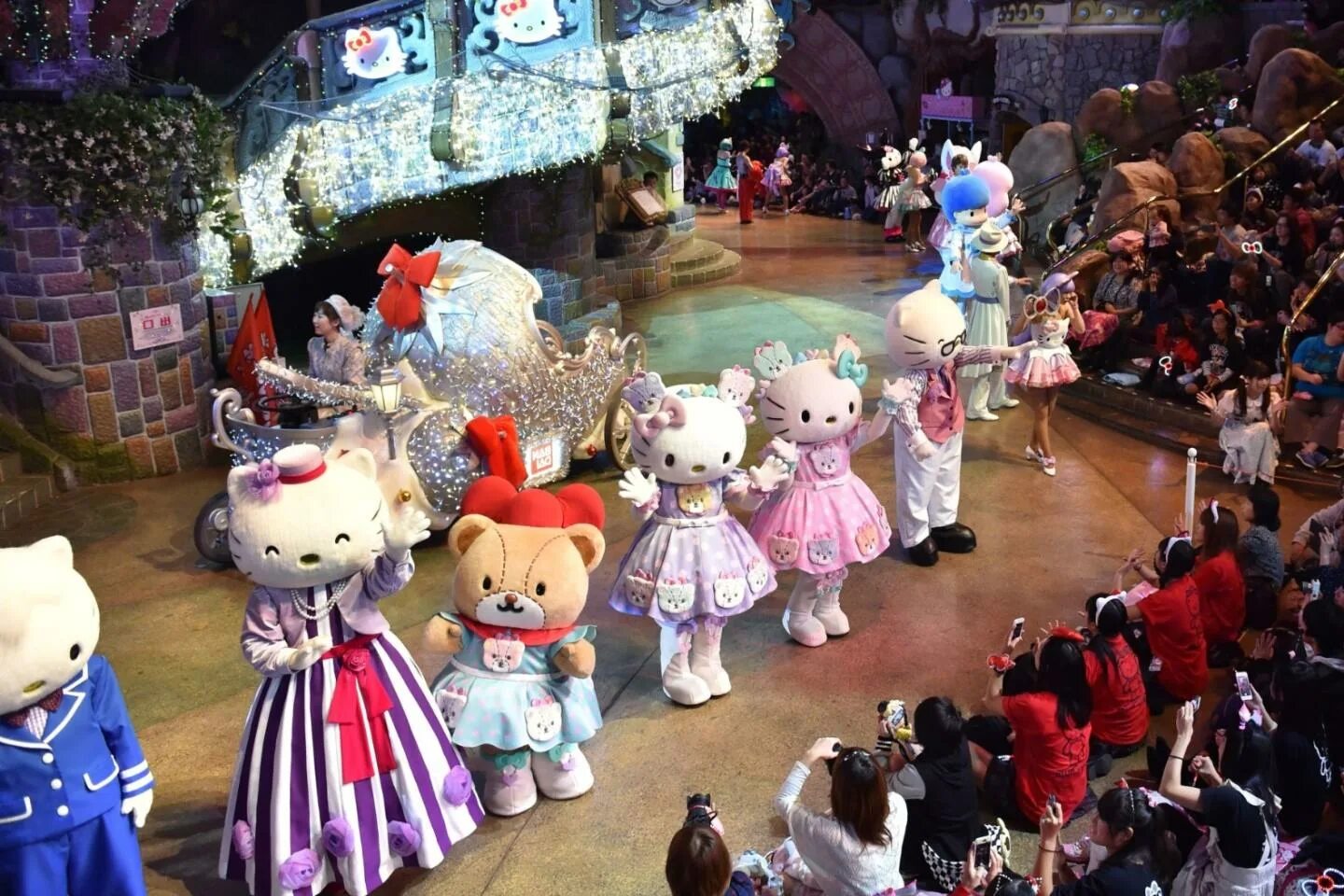 Hello ticket. Китти в театре. Привет Китти спектакль. Hello Kitty show Singapore.