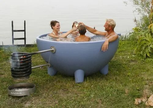 Уличная купель гуд вуд. Ванная на улице. Dutchtub купель. Термокупель dutchtub. Ванна бассейн на даче.