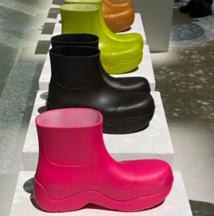 Резиновые сапоги Боттега. Резиновые ботинки Боттега Венета. Резиновые сапоги Боттега Венета 2021.