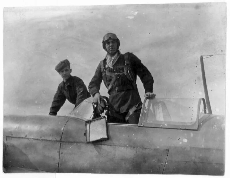 пилот самолета. песни великой победы. летчик устный русский. авиаторы второй мировой войны. Ww2 pilot.