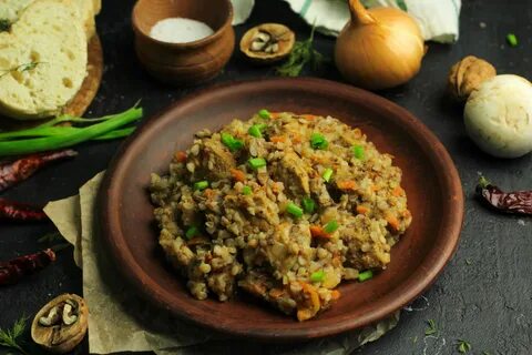Гречка со свининой на сковороде