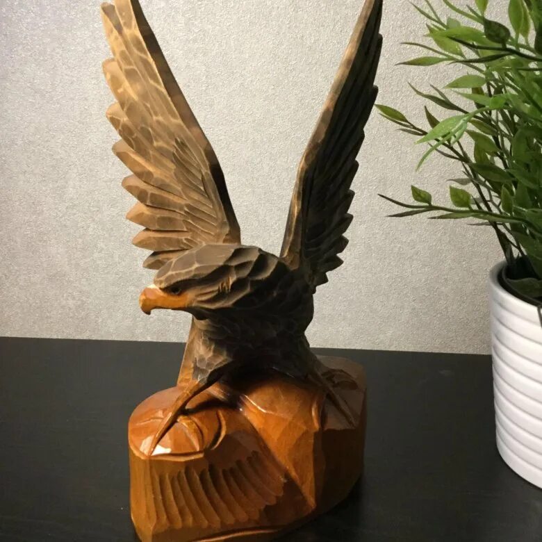 Скульптура орла из дерева. Сувенирный деревянный орёл. Поделки из дерева Орел. Многослойный Орел из дерева.