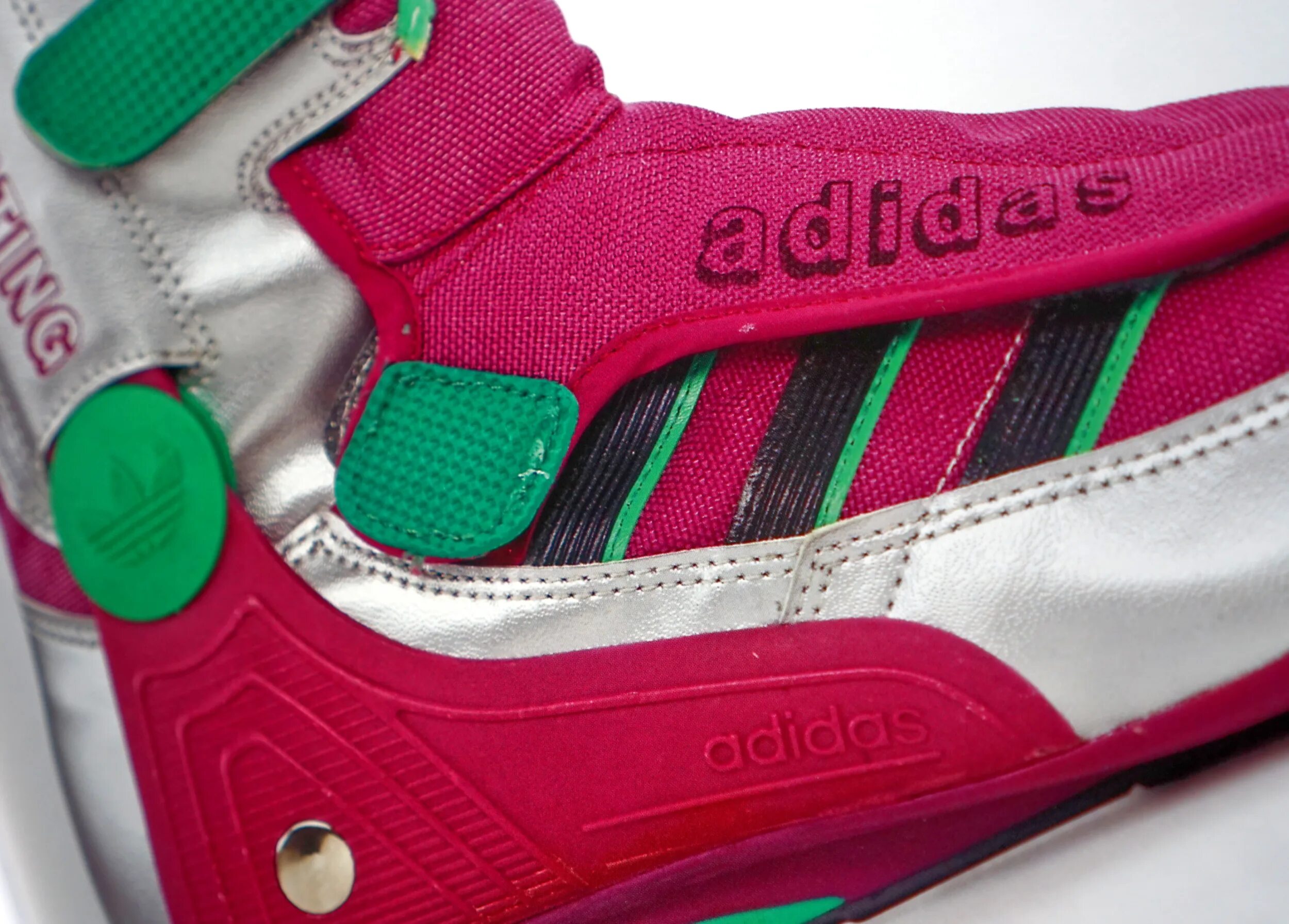 Кроссовки адидас 90 годов. Adidas 90-х. Кроссовки адидас 90-х. Кроссовки прошот из 90. Адидас из 90х обувь.