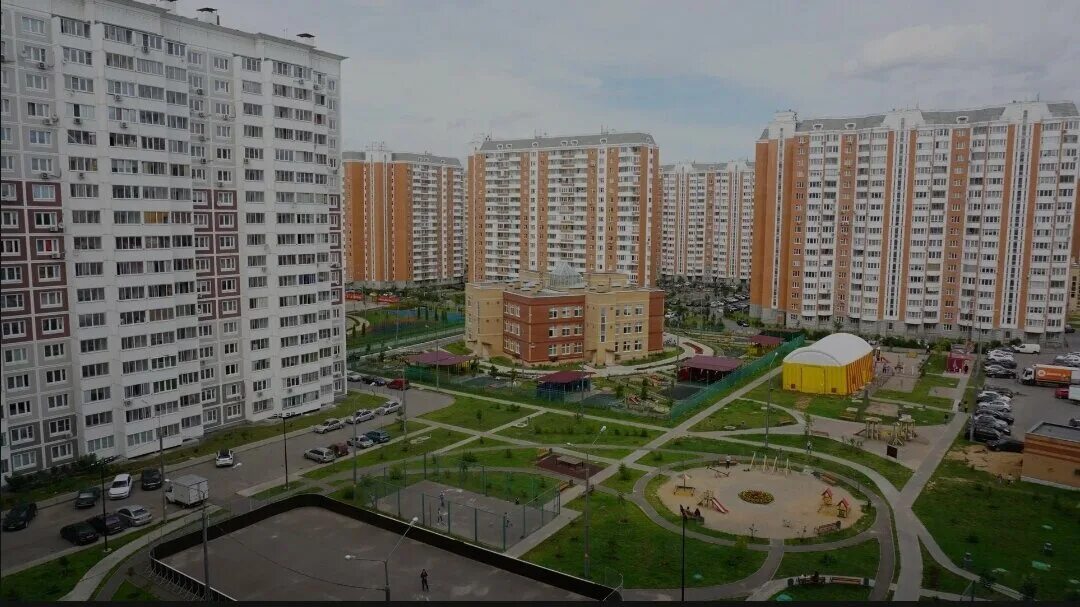 Жк катюшки 2 лобня. Лобня московская область. Лобня ночью катюшки. Катюшки 2 лобня. Катюшки 50 лобня.