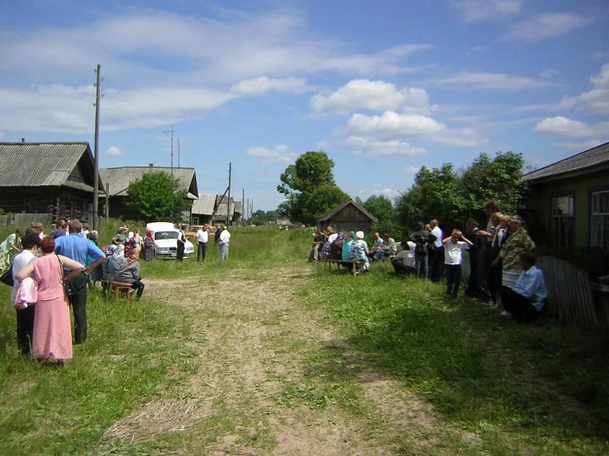 Сколько населения в деревне