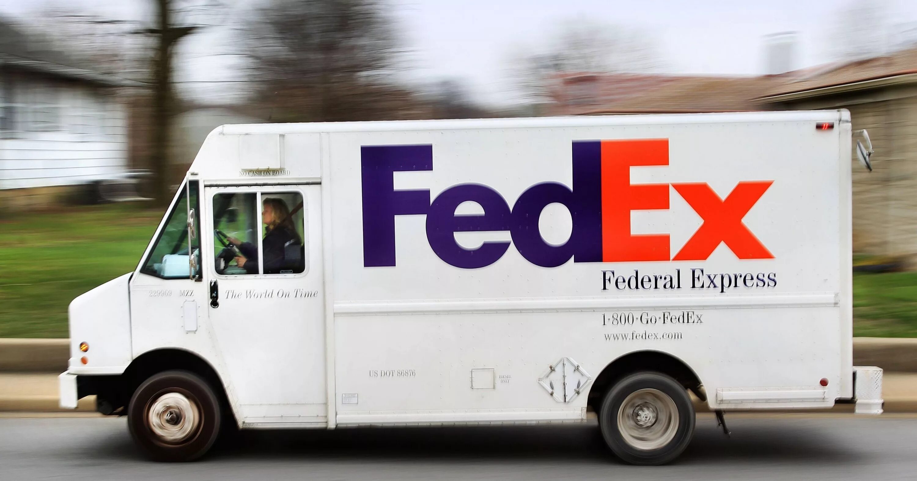Fedex работает. Грузовики федекс. фургон fedex. fedex машины. fedex фура.