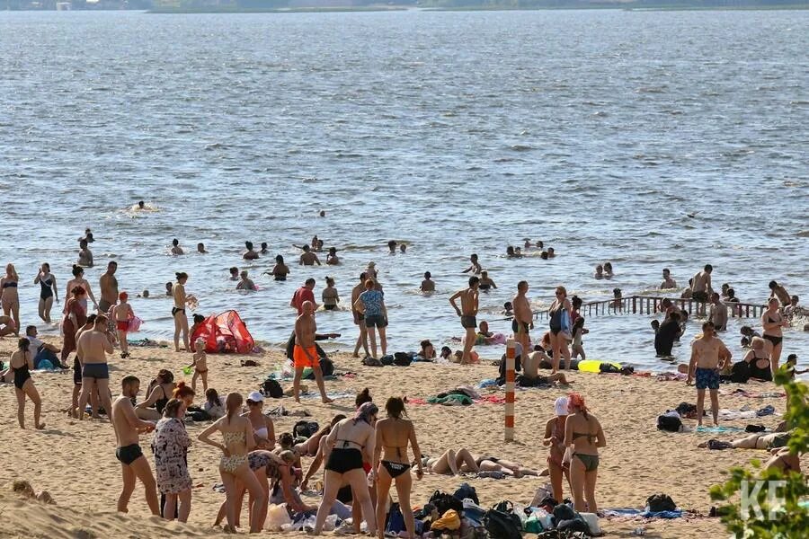 Пляж казань можно купаться. Пляж лебяжье казань. Пляж локомотив казань. Пляж курорт. Пляж лаишево казань.