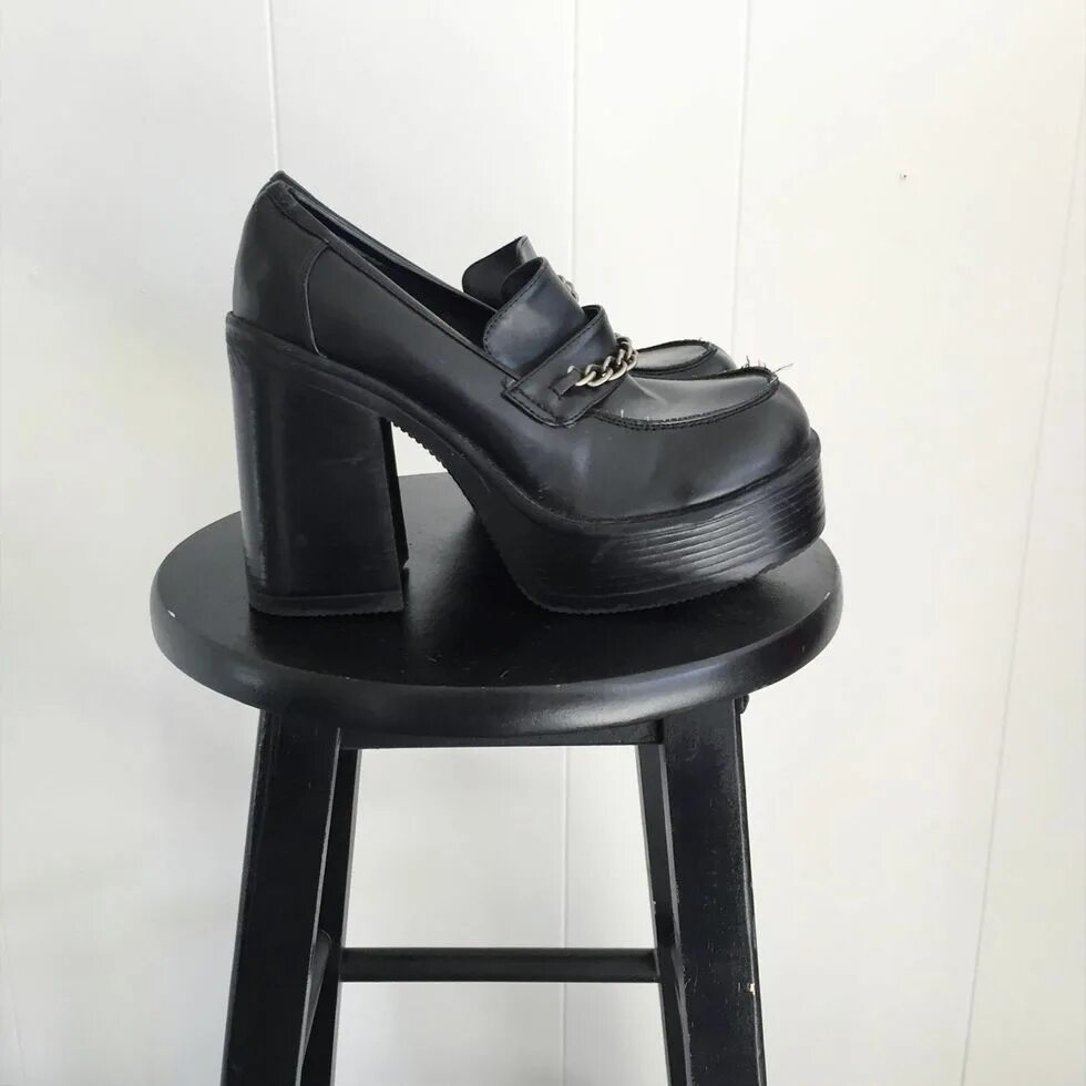 80s shoes - reminds me of the movie "sixteen candles" 80s shoes, 80s fashion tre