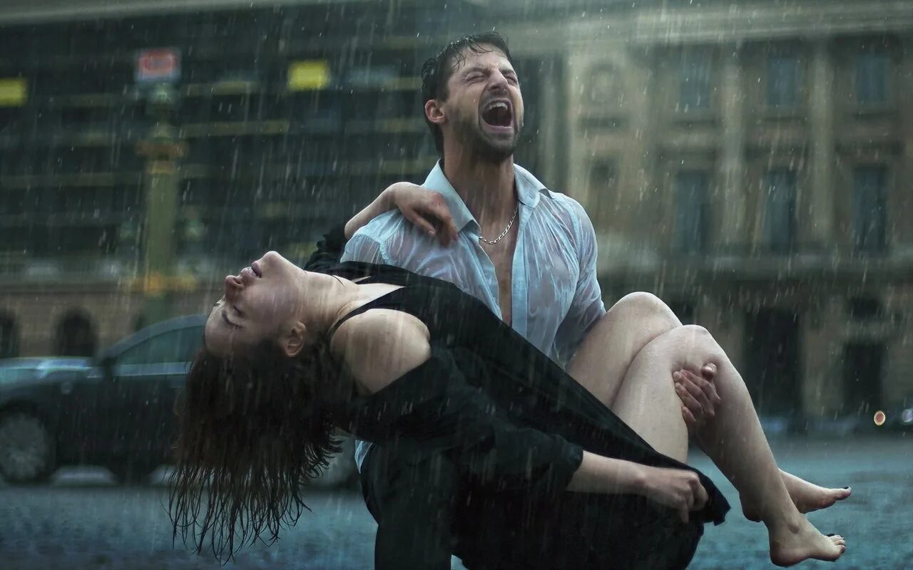 Остановиться без тебя. Девушка под дождем. Человек под дождем. Парень под дождем.