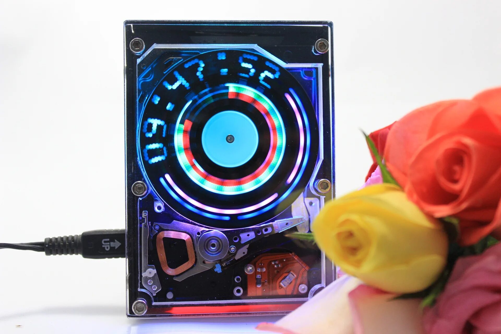 Настольные часы из жесткого диска. Часы из жесткого диска. Из жесткого диска. Шлифовальный станок из hdd. Что можно сделать из жесткого диска.