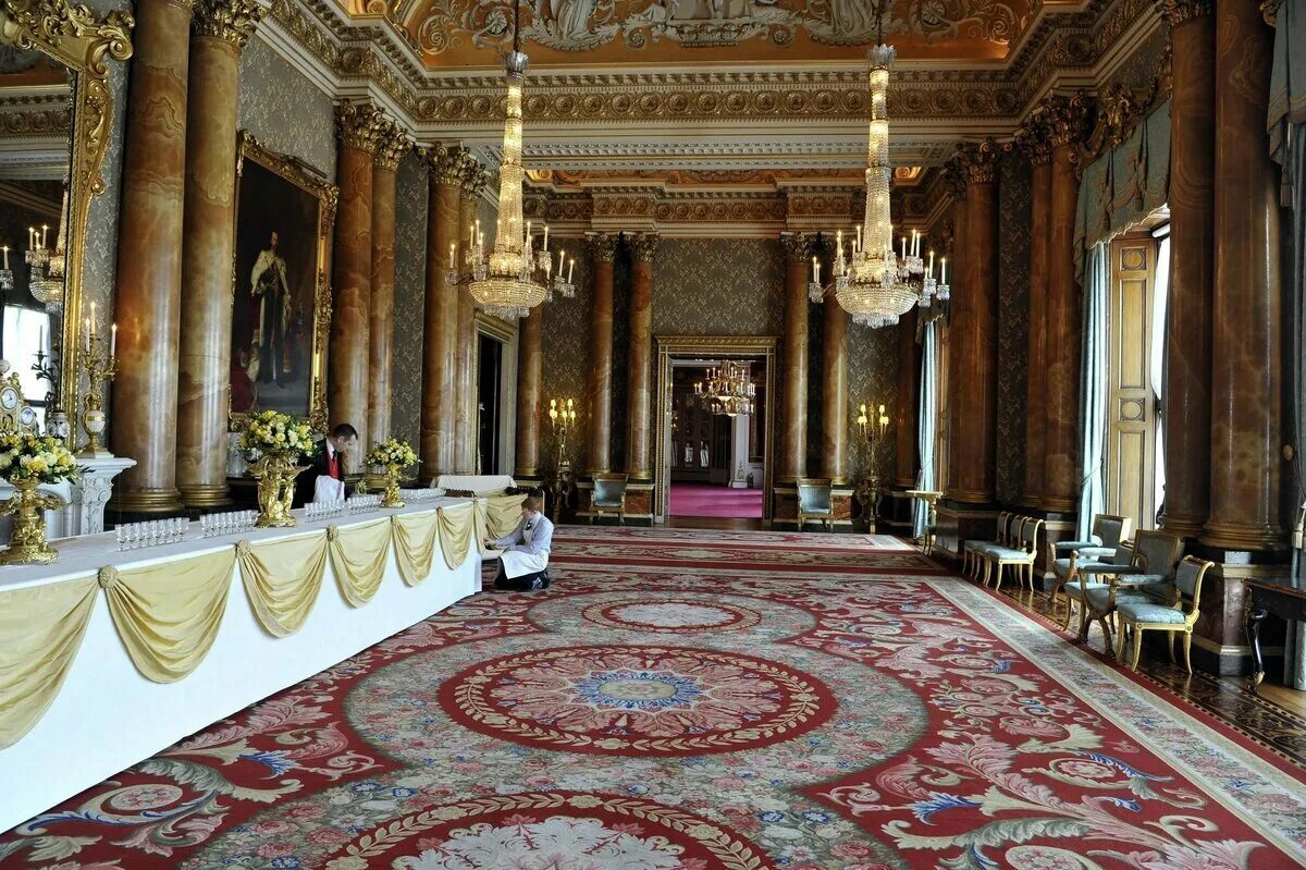 Королевский дворец Букингемский. Букингемский дворец внутри. Букингемский дворец в Лондоне внутри. Тронный зал Букингемского дворца.