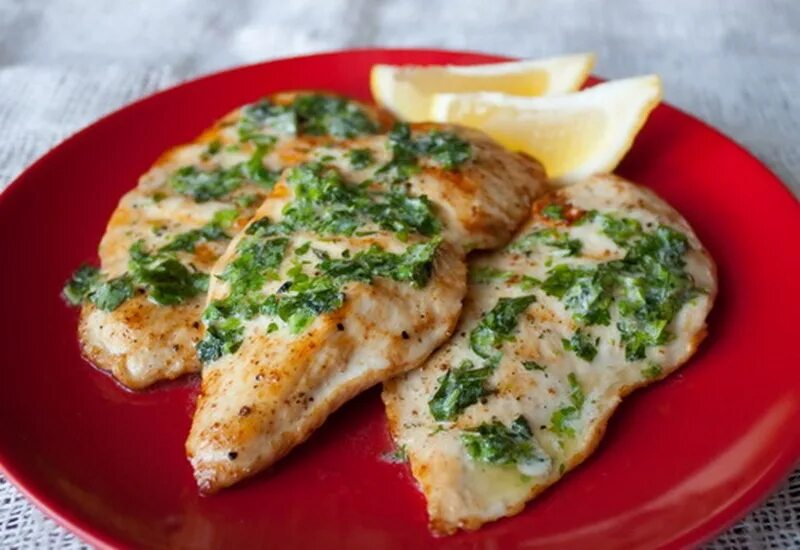 Блюда из филе курицы. Куриные котлеты с сыром. Филе куриное. Рыбное филе фаршированное шпинатом. Куриная грудка на пару.