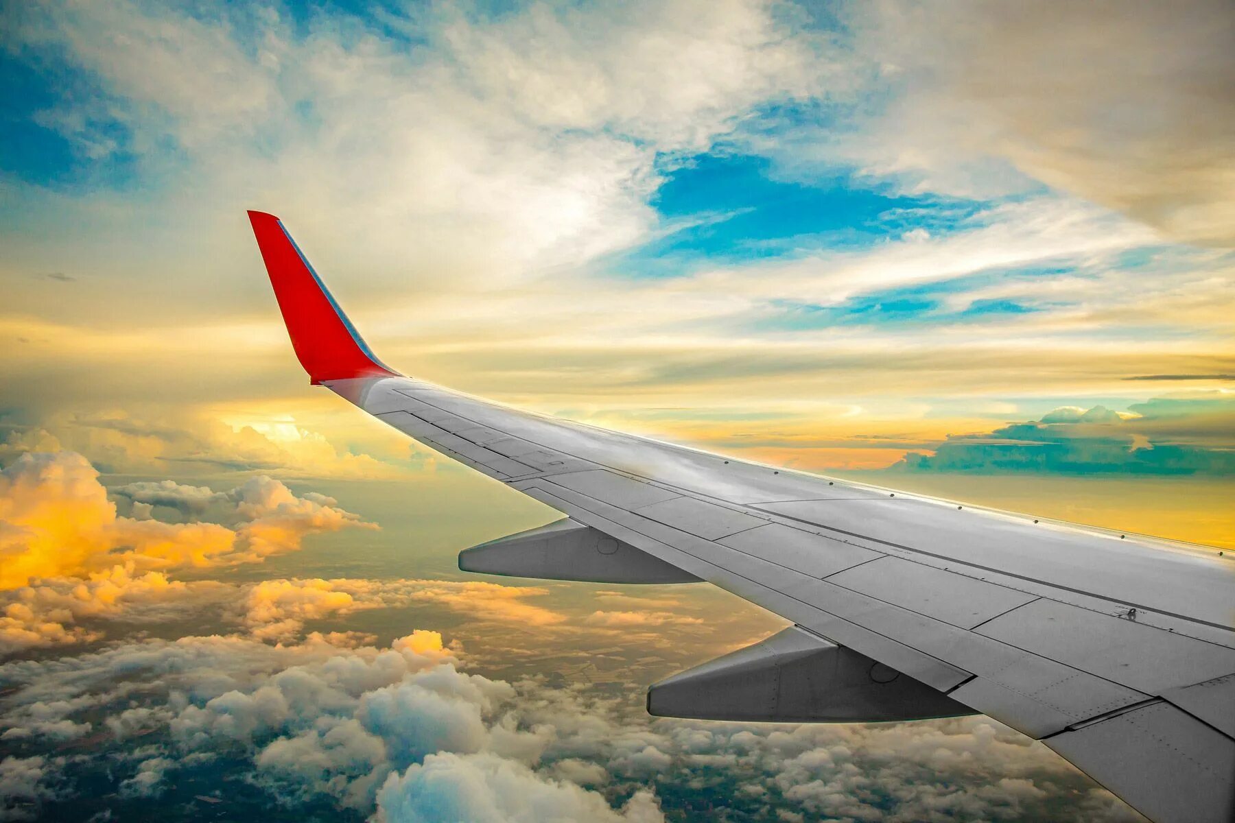 Cheap plane. Embraer 320. Самолет боком. Boeing 747-8f. Самолет сбоку.