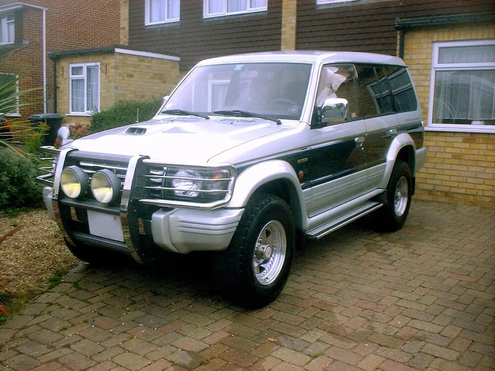 Мицубиси паджеро 2 двигателя. Мицубиси Паджеро 1996. Mitsubishi Pajero 2. Митсубиси Паджеро 2покаление. Митсубиси Паджеро 2 поколение 2.