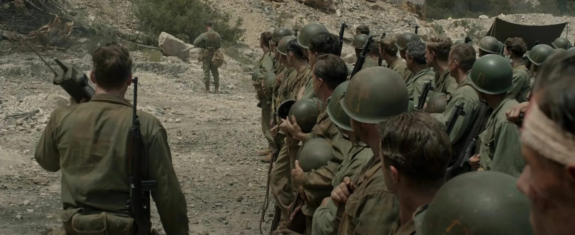 Про соображения совести. Капитан Гловер по соображениям совести. Hacksaw Ridge 2016. Хьюго Уивинг по соображениям совести.