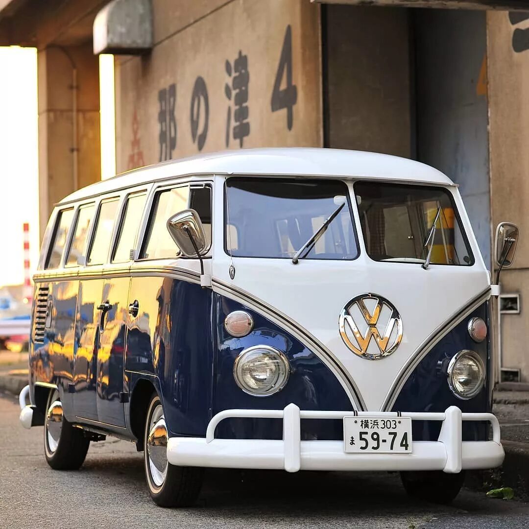 Фольксваген Bus. VW Combi Bus. Фольксваген микроавтобус легендарный легендарный. Микроавтобус Фольксваген Type. Volkswagen автобус