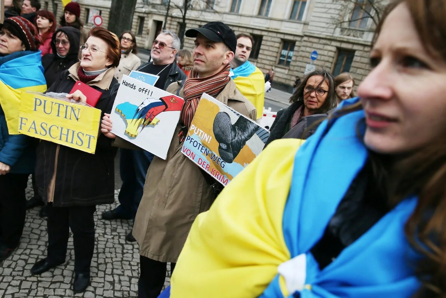 Фридом украина прямой сегодня. Жители Европы против украинцев. Freedom Украина. Заставка в поддержку Украины. Берли в поддержку Украины.