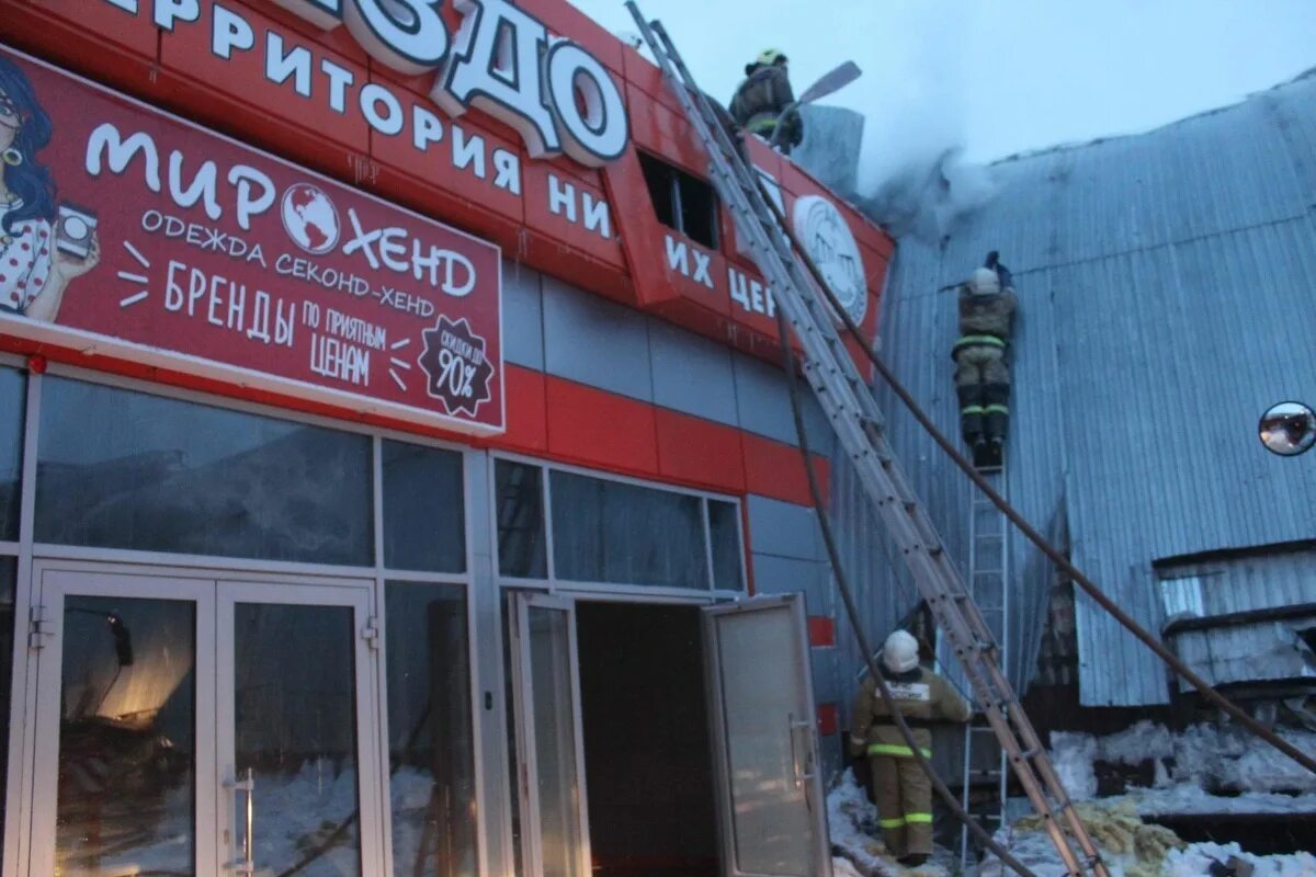 Пожар в моршанске магазин светофор. Магазин светофор в комсомольске-на-амуре. В бологое сгорел магазин светофор. Барзайкин мчс. Пожар в людиново.