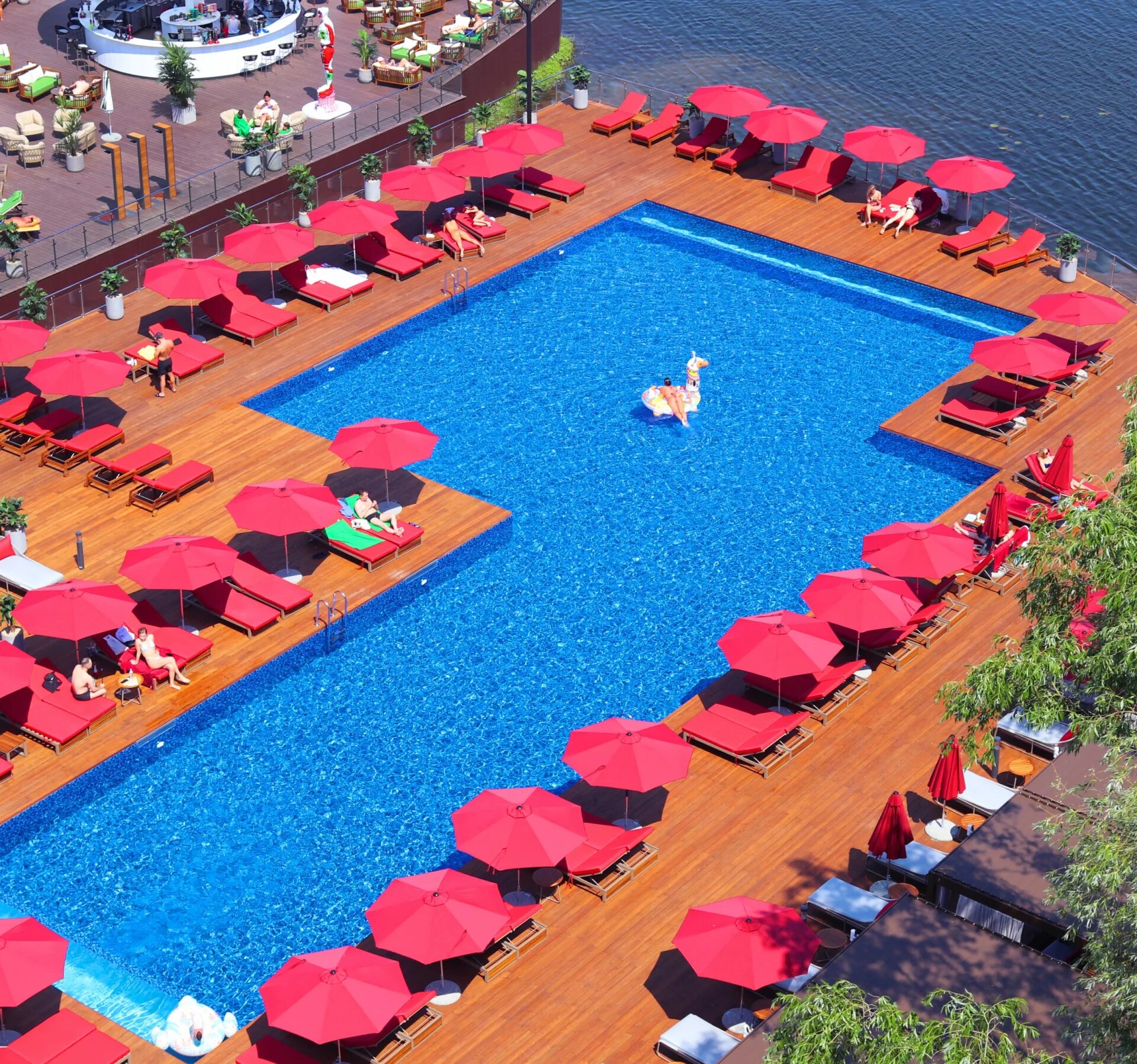 Dream beach club москва. Beach club москва остров мечты. Дрим бич клаб. Ikos olivia 5*. Остров мечты бассейн.