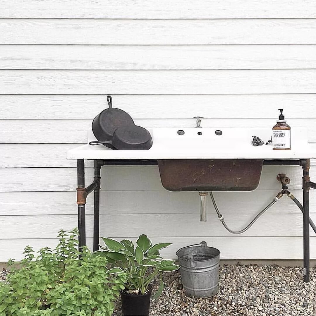 Рукомойник для дачи уличный. Уличный умывальник. Рукомойник для улицы. Рукомойник для дачи уличный. Умывальник для дачи.