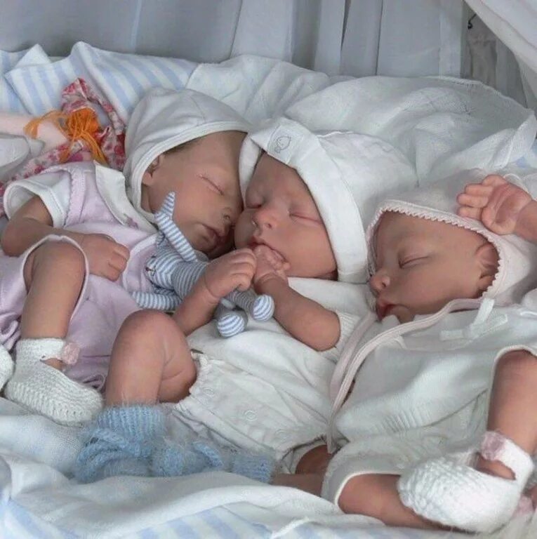 К чему снится 3 детей. Тройняшки младенцы. С рождением тройняшек. Поздравляю с тройней.