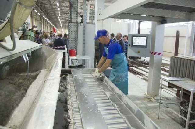 Вакансии гипсовый комбинат. Гипсовый комбинат самара продукция. Гипсовый завод ангарск. Гипс завод. Фотосъемка производства.