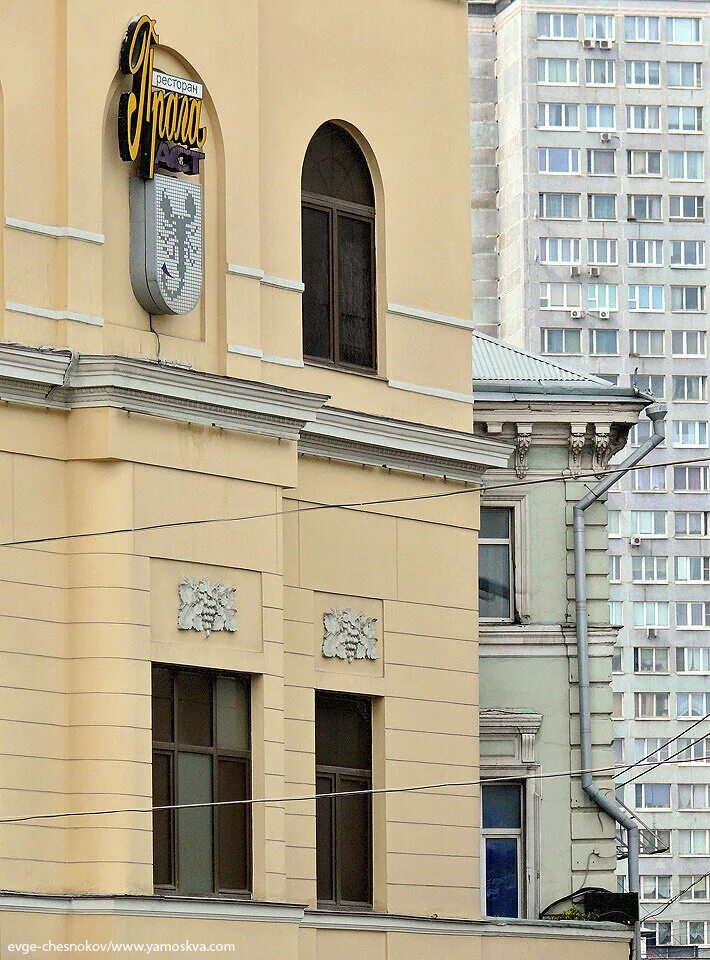 Арбатские ворота. Арбатские ворота дом Платонова. Арбатские переулки. Остановка Арбатские ворота. Арбатские переулки пандус.