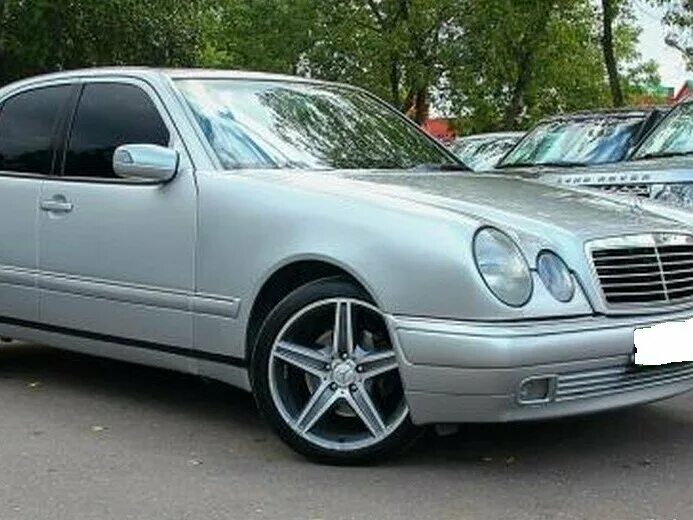 Mercedes Benz e class w210 серебристый. Mercedes-Benz e-класс 240 II (w210, s210). W210 Elegance. Mercedes w210 1998г серебристый.