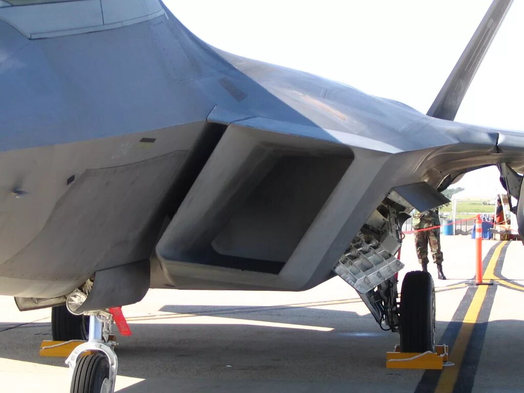 F s 22. F-22 Air Intake. F 35 Raptor. F-22 стелс покрытие. F 22 Raptor воздухозаборник.