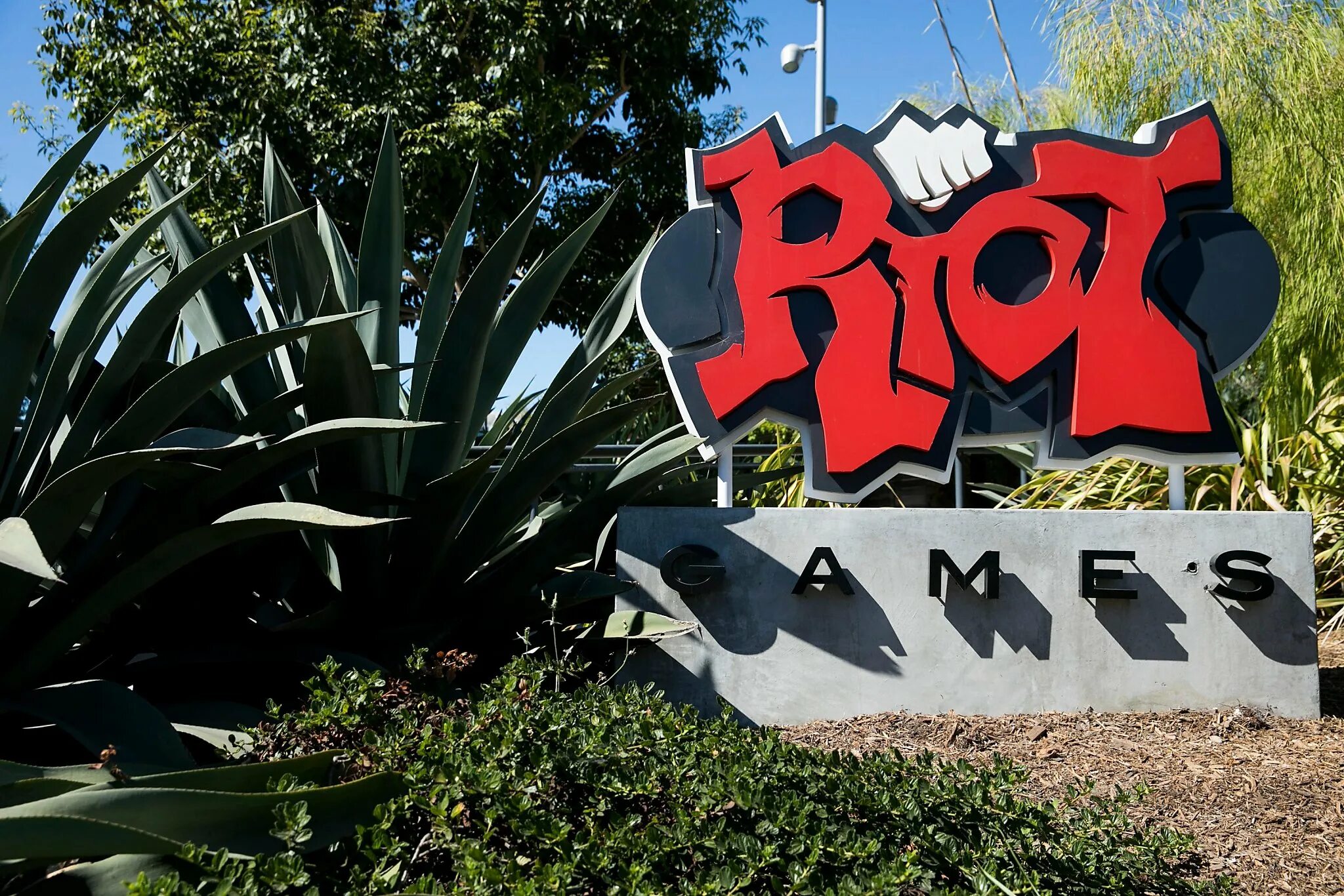 Riot games. Rinat games. Офис Райот геймс. Riot games офис в Лос Анджелесе. Riot games сайт