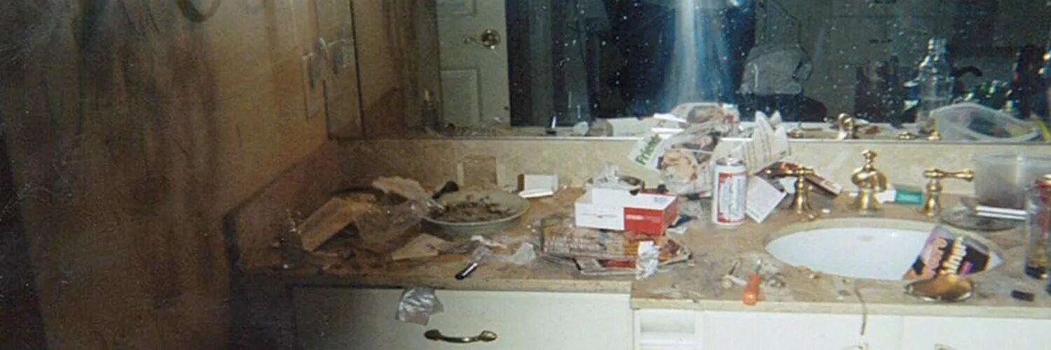 Тело пролежало в квартире. Ванная комната уитни хьюстон. Волгоград девочка отравилась угарным газом. Нашли мертвым в ванной. Мертвая девушка в ванной.