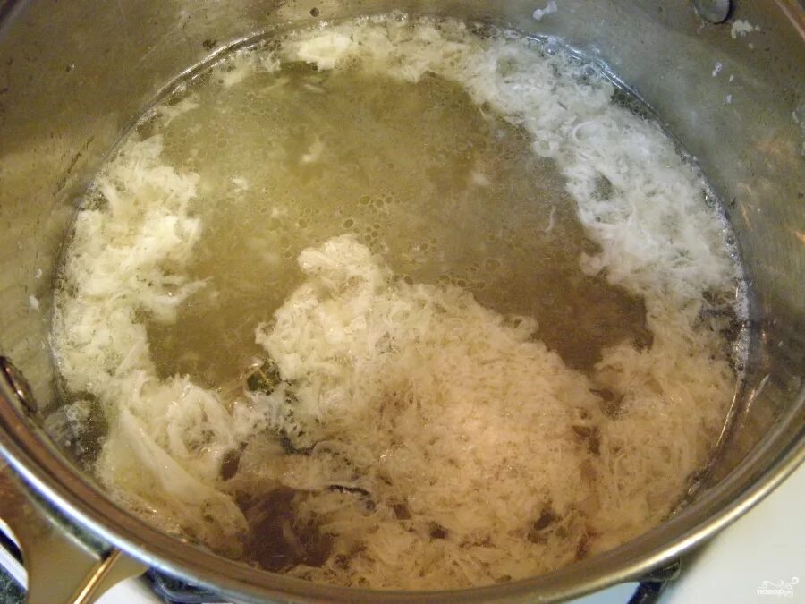 Бульон для холодца. Холодец. Холодец домашний. Как осветлить холодец. Как осветлить холодец.